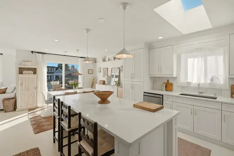 863 LEE STREET - photo 2 of 38