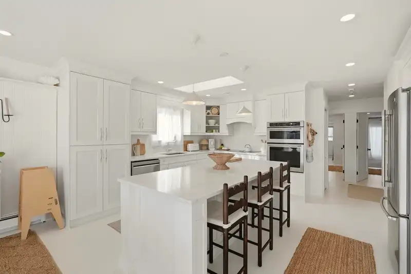 863 LEE STREET - photo 3 of 38