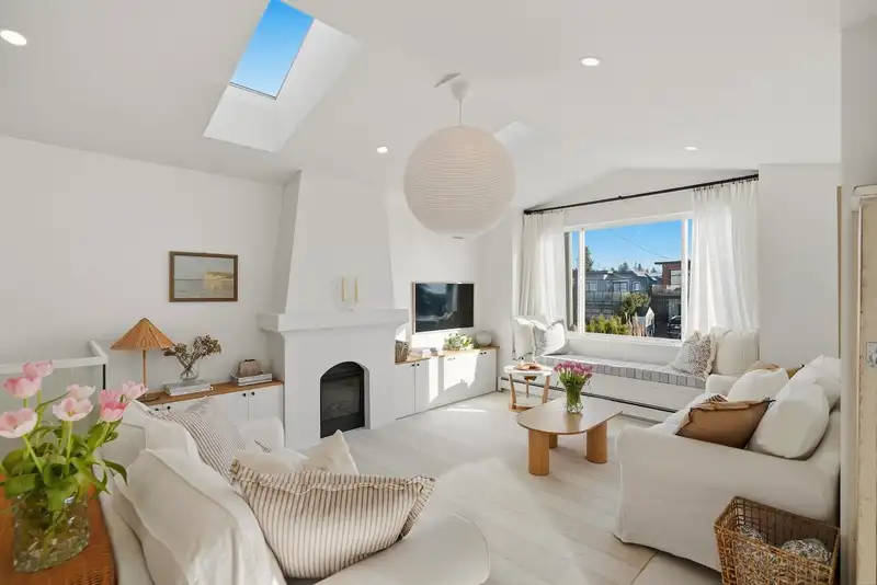 863 LEE STREET - photo 4 of 38