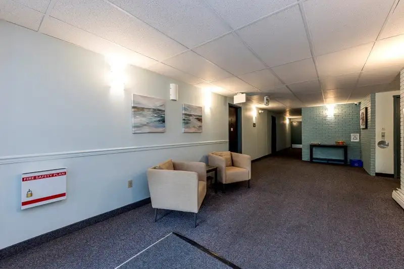 219 1442 BLACKWOOD STREET - photo 2 of 37