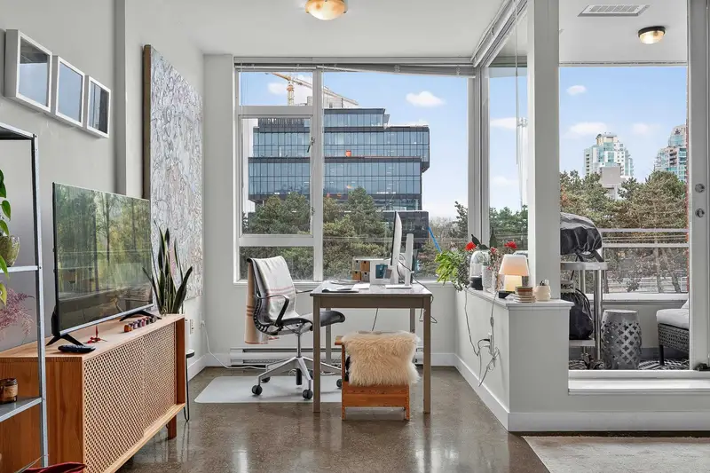 417 221 UNION STREET - photo 4 of 24