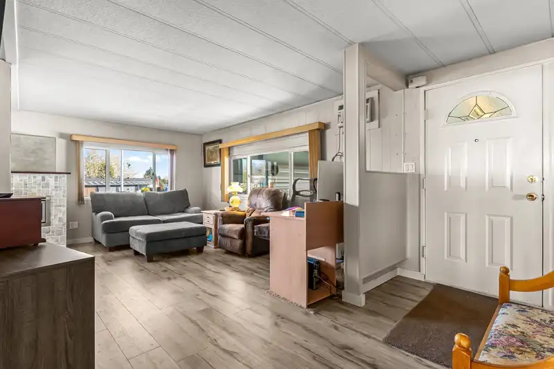 15869 YORKSHIRE PLACE - photo 3 of 31