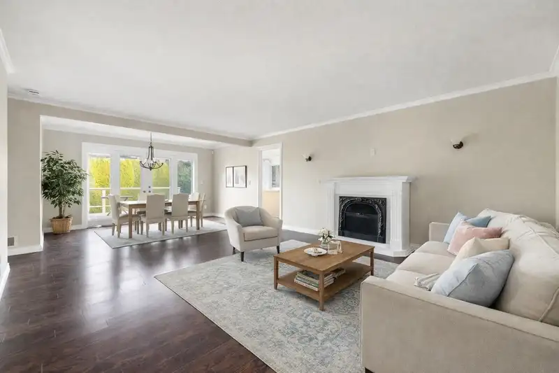 1071 KING GEORGE BOULEVARD - photo 3 of 24
