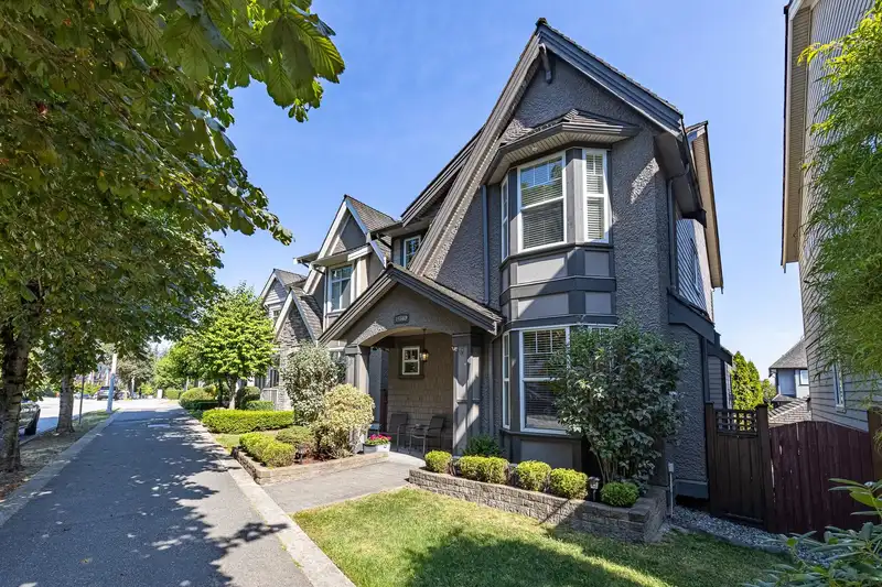 14669 WINTER CRESCENT - photo 2 of 40
