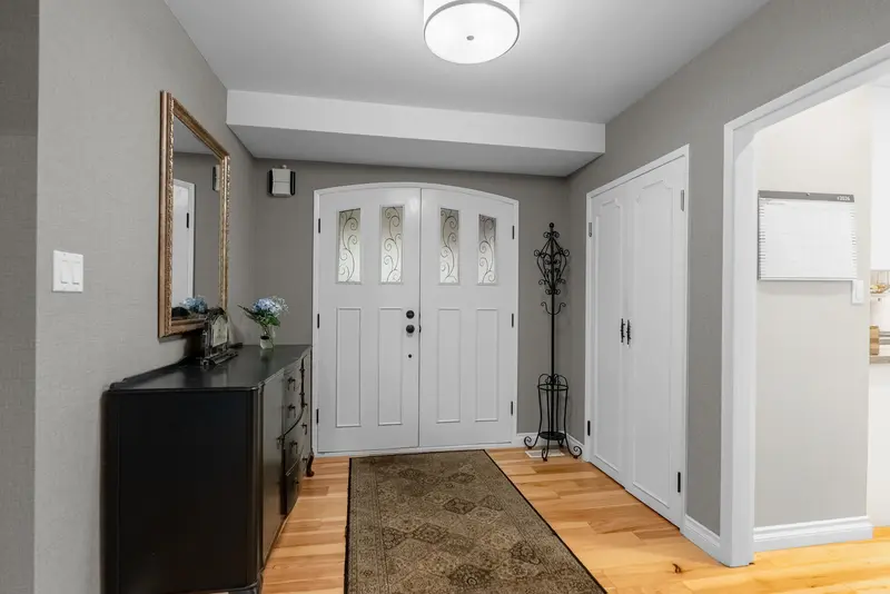 526 NEWDALE PLACE - photo 3 of 25