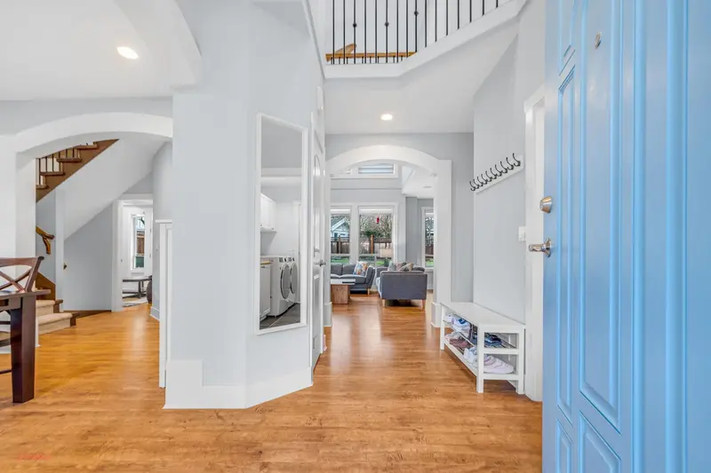 15450 37B AVENUE - photo 4 of 25