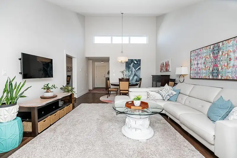 312 15255 18 AVENUE - photo 3 of 29
