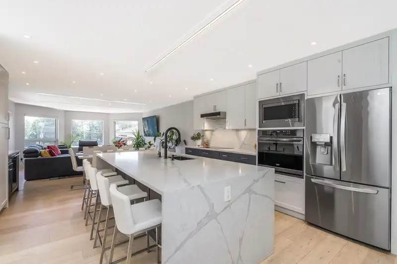 16055 8 AVENUE - photo 2 of 22