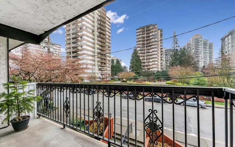 208 707 HAMILTON STREET - photo 4 of 21