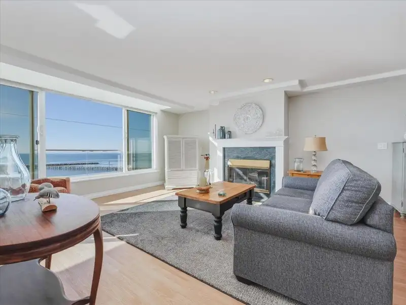 303 15165 MARINE DRIVE - photo 2 of 25