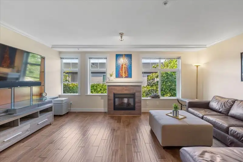81 15833 26 AVENUE - photo 3 of 38