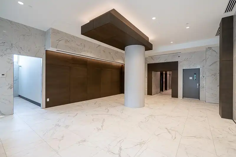 202 1475 FOSTER STREET - photo 4 of 25