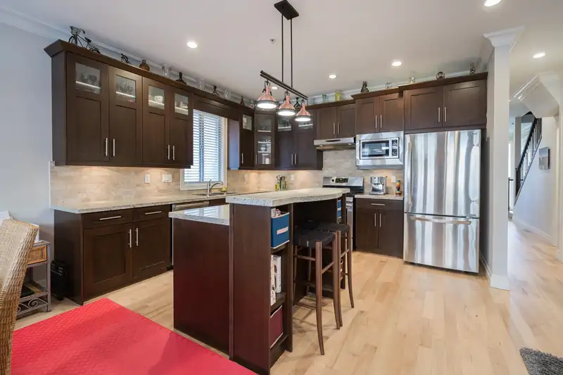 15589 THRIFT AVENUE - photo 3 of 40