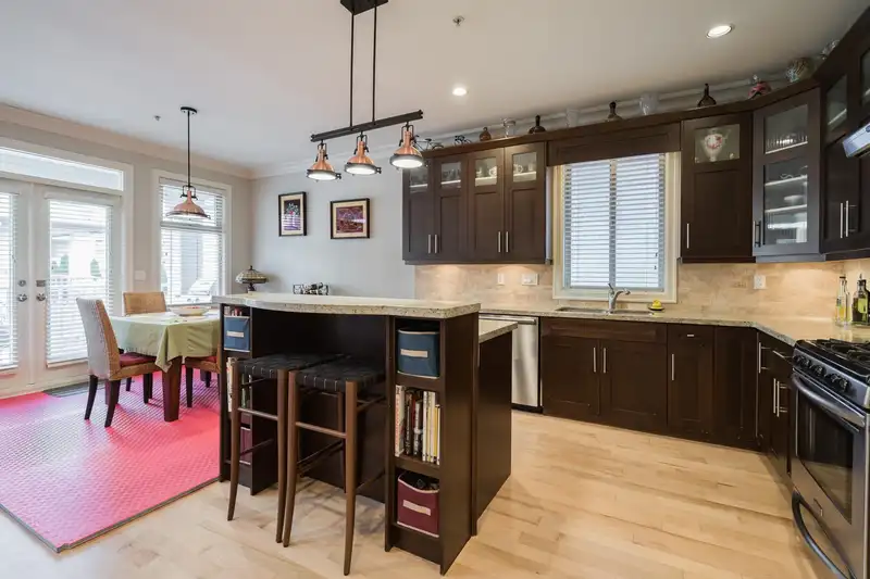 15589 THRIFT AVENUE - photo 4 of 40