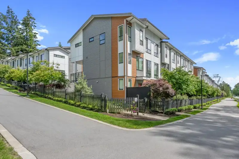 114 16433 19 AVENUE - photo 2 of 29