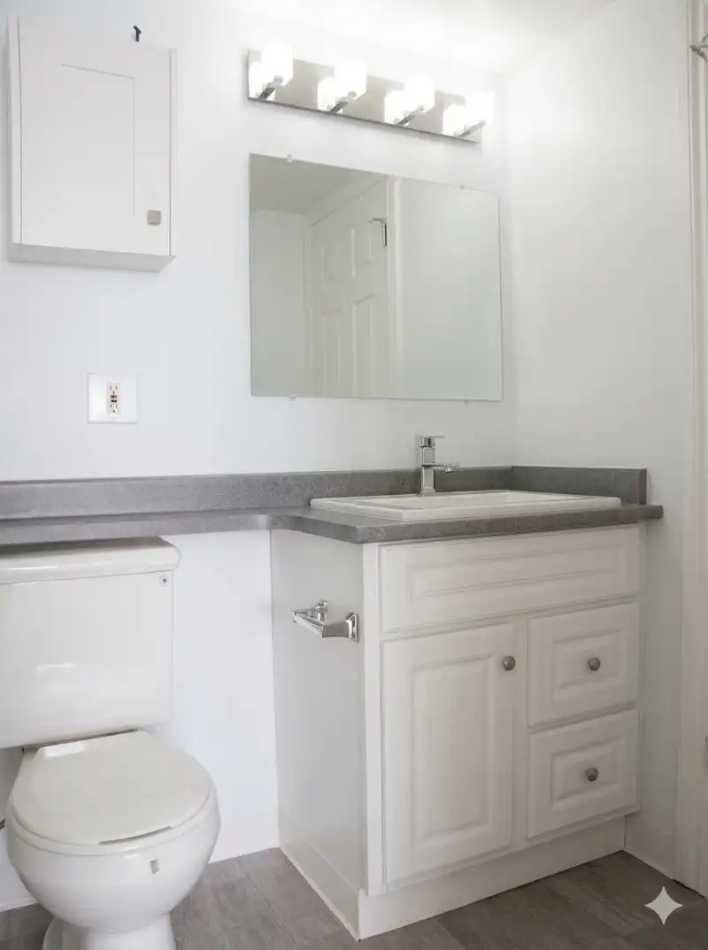 205 1850 SOUTHMERE CRESCENT - photo 4 of 10