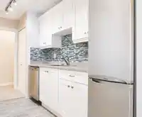 205 1850 SOUTHMERE CRESCENT - thumbnail 6