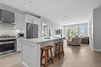 212 1975 154 STREET - thumbnail 2