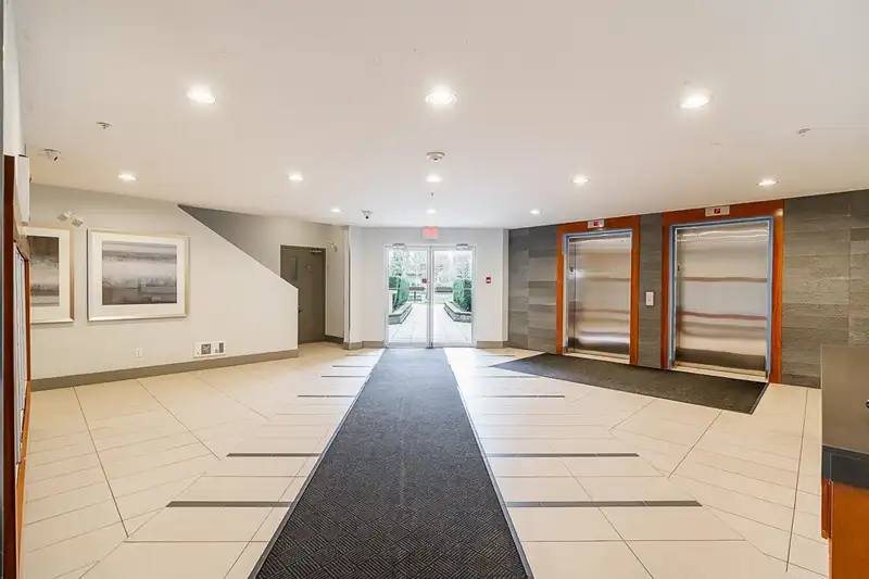206 15918 26TH AVENUE - photo 2 of 33