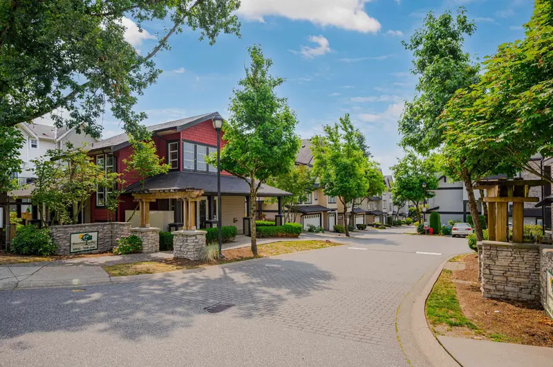 49 19932 70 AVENUE - photo 2 of 25