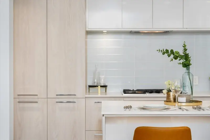 1402 680 SEYLYNN CRESCENT - photo 1 of 25