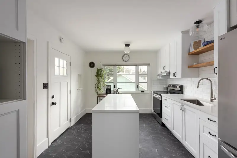 106 COLLEGE COURT - photo 2 of 25