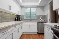 101 1379 MERKLIN STREET - thumbnail 15