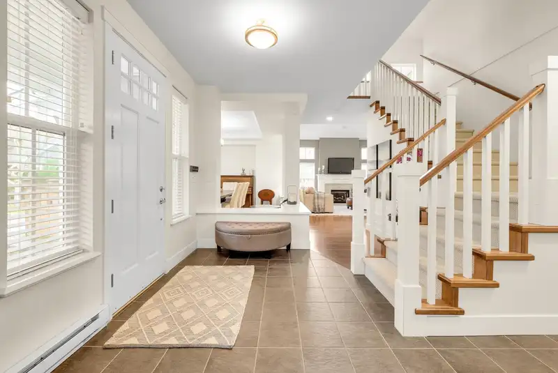 14256 37 AVENUE - photo 4 of 28
