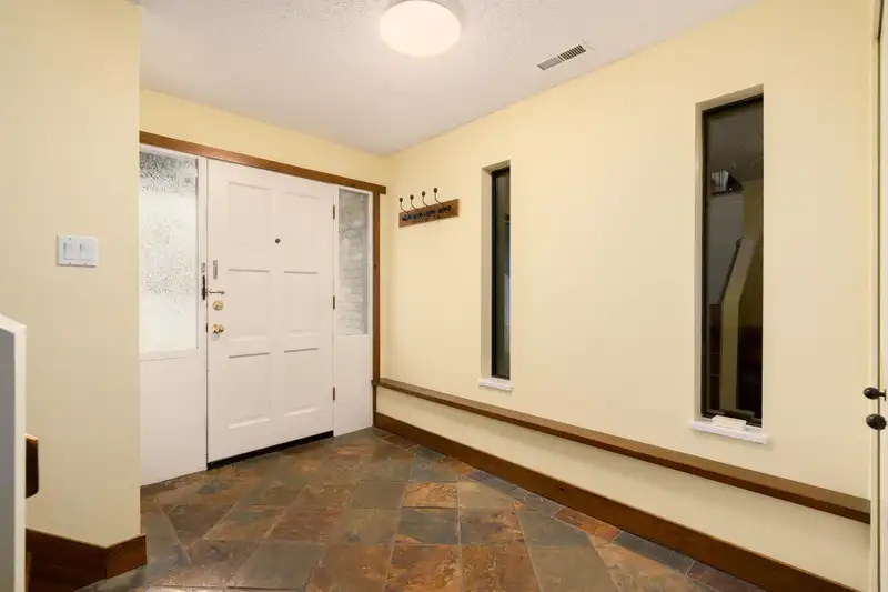 14581 17 AVENUE - photo 3 of 35