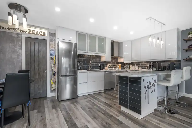 308 1441 BLACKWOOD STREET - photo 4 of 24