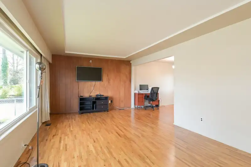 14028 102 AVENUE - photo 3 of 25