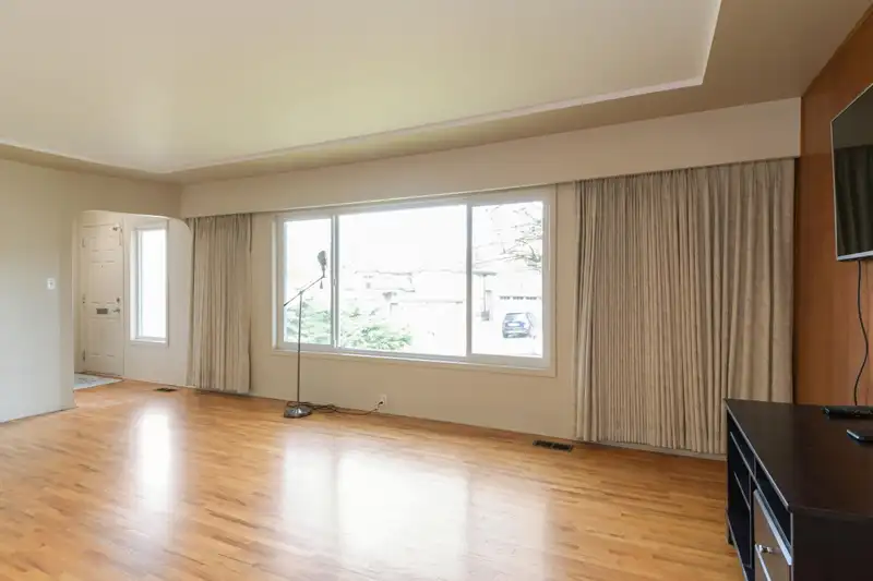 14028 102 AVENUE - photo 4 of 25