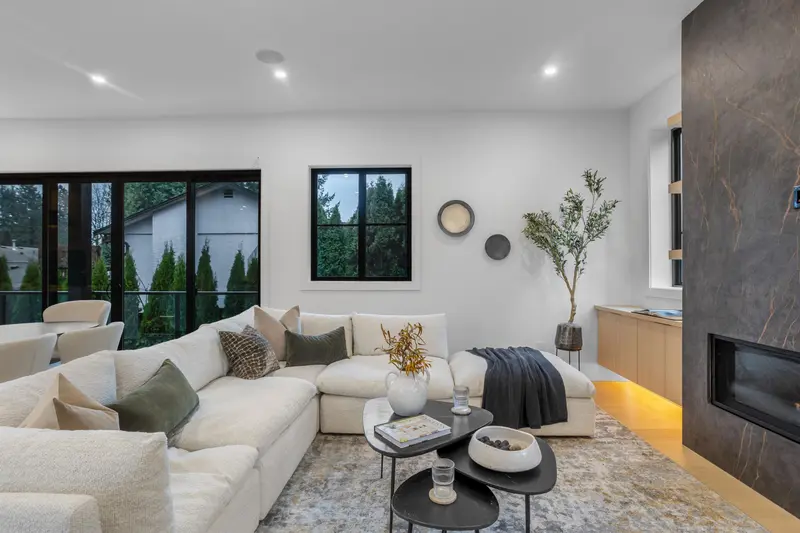 21606 124 AVENUE - photo 2 of 25