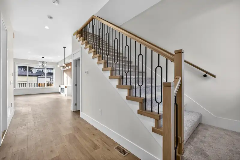 17126 1 AVENUE - photo 3 of 31