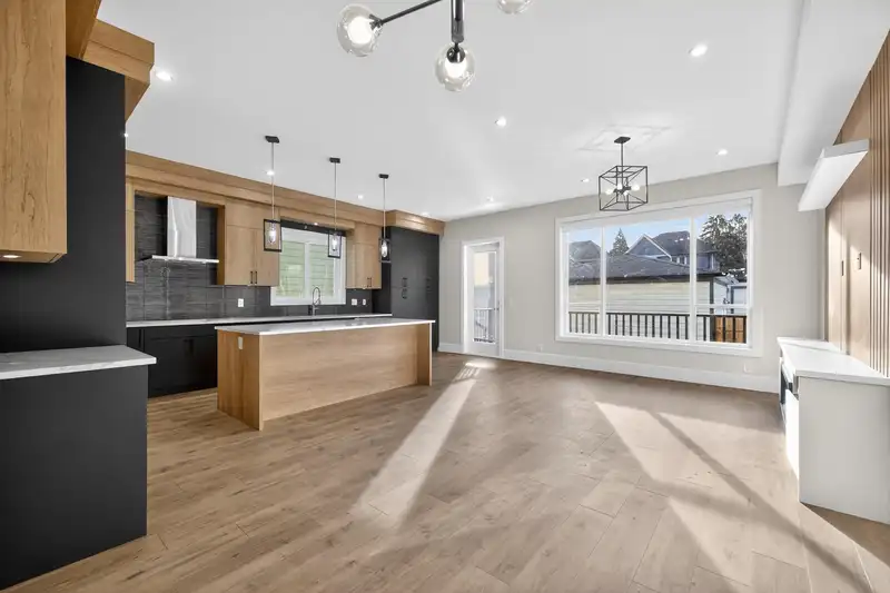 17126 1 AVENUE - photo 4 of 31