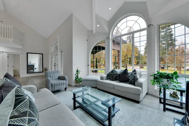 20054 FERNRIDGE CRESCENT - photo 4 of 25