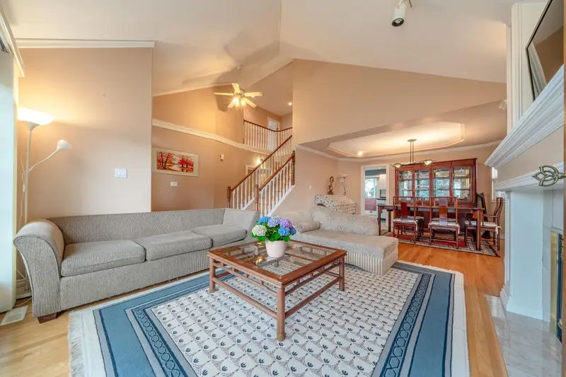 10123 157 STREET - photo 4 of 25