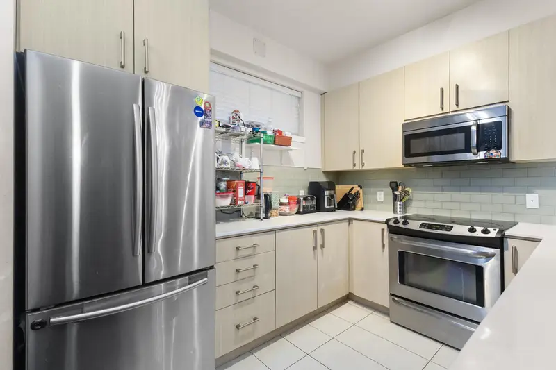 228 32095 HILLCREST AVENUE - photo 3 of 23