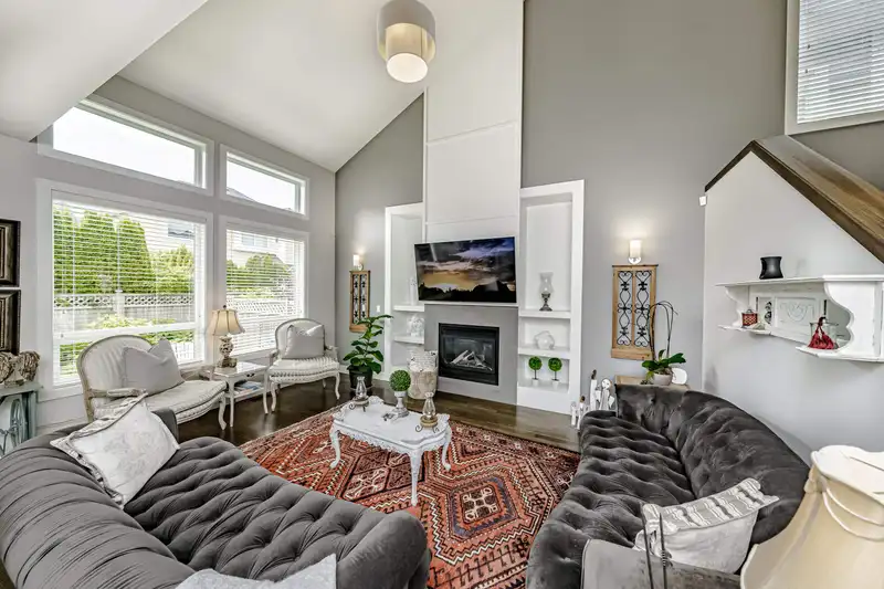 17330 0B AVENUE - photo 4 of 24