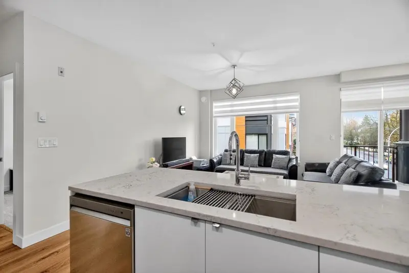 201 20081 68 AVENUE - photo 2 of 25