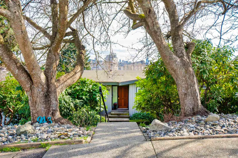 943 SHAVINGTON STREET - photo 1 of 25