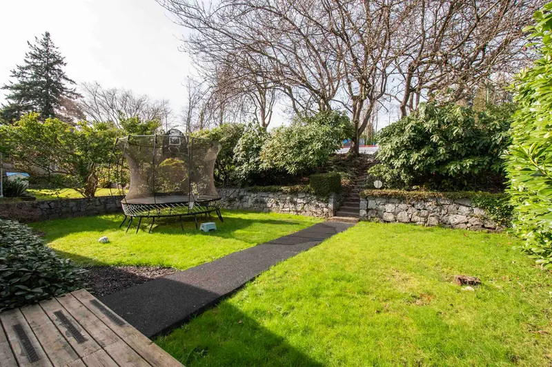 943 SHAVINGTON STREET - photo 4 of 25