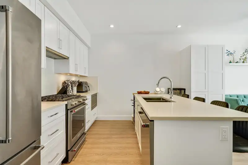 130 16433 19 AVENUE - photo 2 of 32