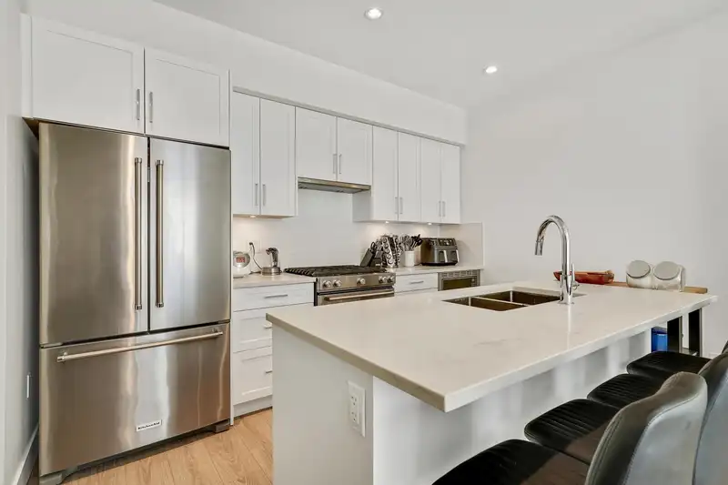 130 16433 19 AVENUE - photo 4 of 32