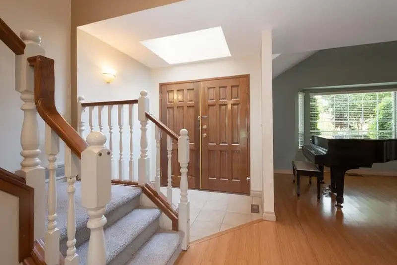 14862 21 AVENUE - photo 2 of 40