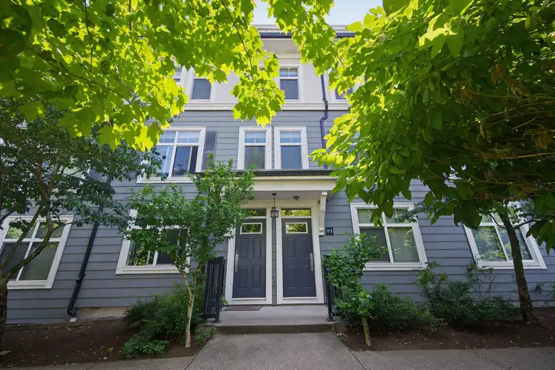 93 15833 26 AVENUE - photo 1 of 27