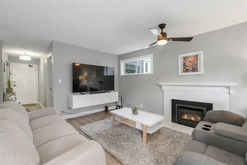 205 1473 BLACKWOOD STREET - photo 2 of 26