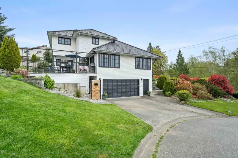 16071 8 AVENUE - photo 2 of 37