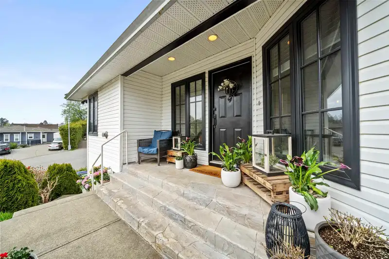 16071 8 AVENUE - photo 4 of 37