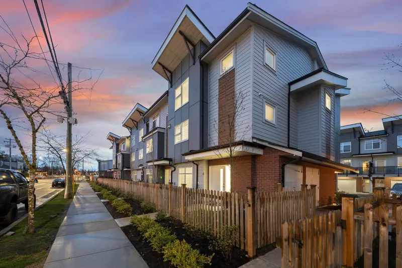 6 22334 48 AVENUE - photo 1 of 18